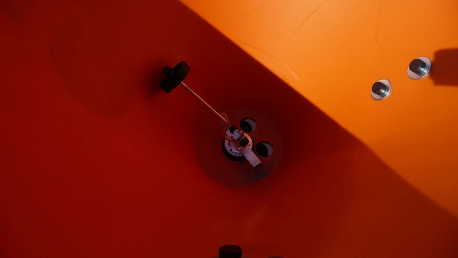 FertCast Tractor Mounted Fertiliser Spreader - Manual Controls 200L 4 FertCast Tractor Mounted Fertiliser Spreader - Manual Controls 200L - Image 4